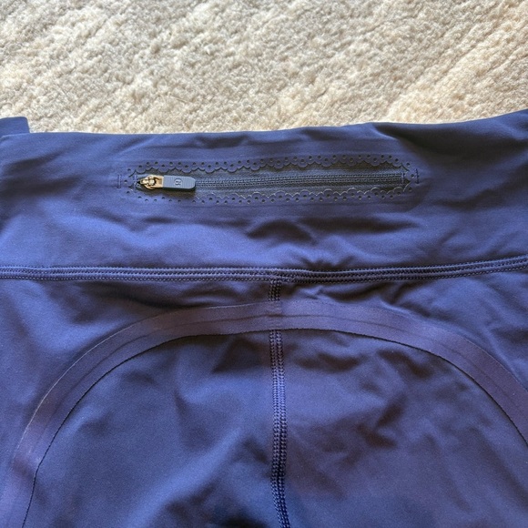 Lululemon Navy Cropped Leggings – High-Rise, Sweat-Wicking Comfort 19” inseam - Picture 3 of 5